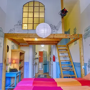 Lavender Circus Hostel, Doubles & Ensuites Hungary