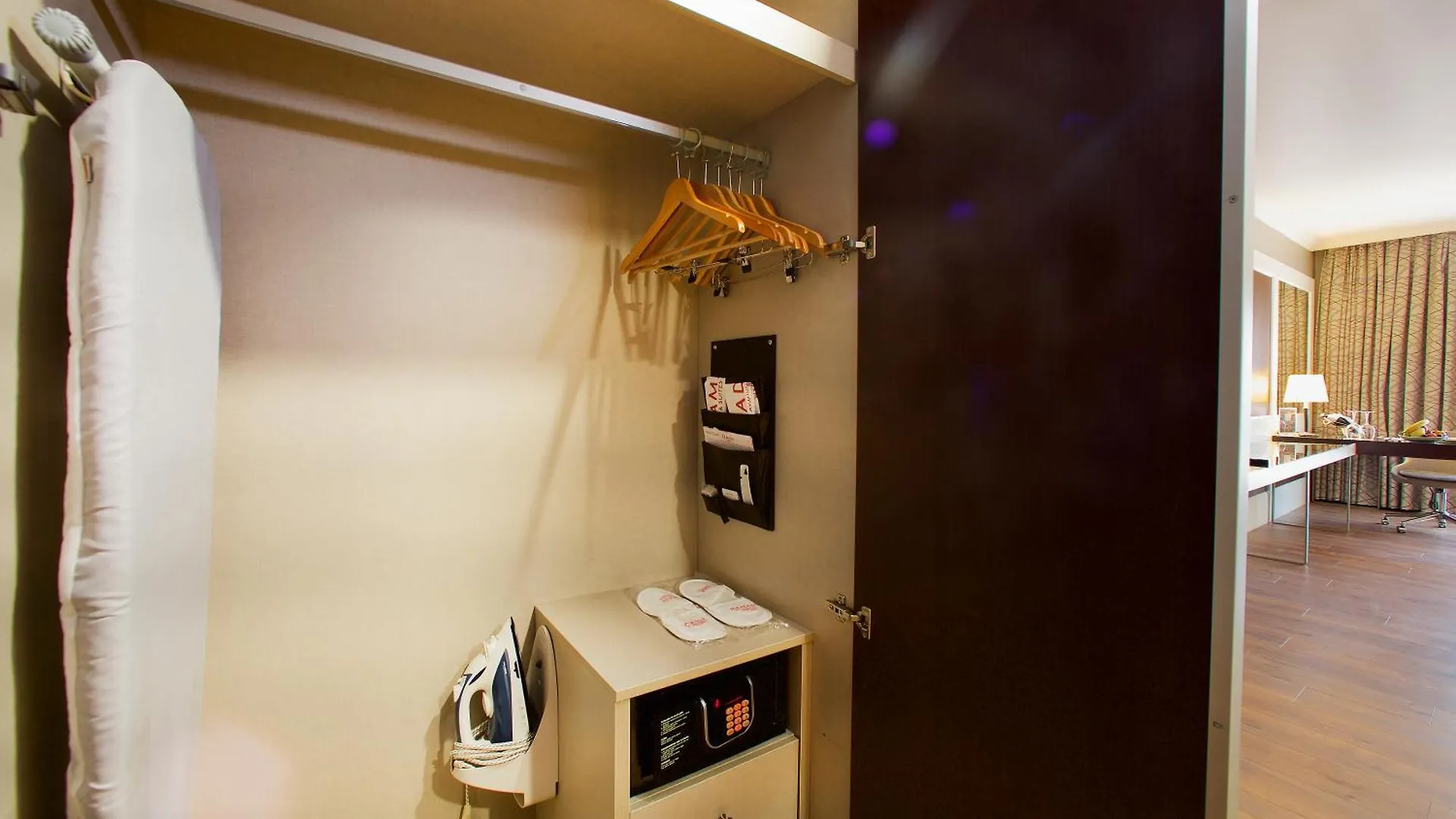 Ramada By Wyndham Istanbul Merter 5*,